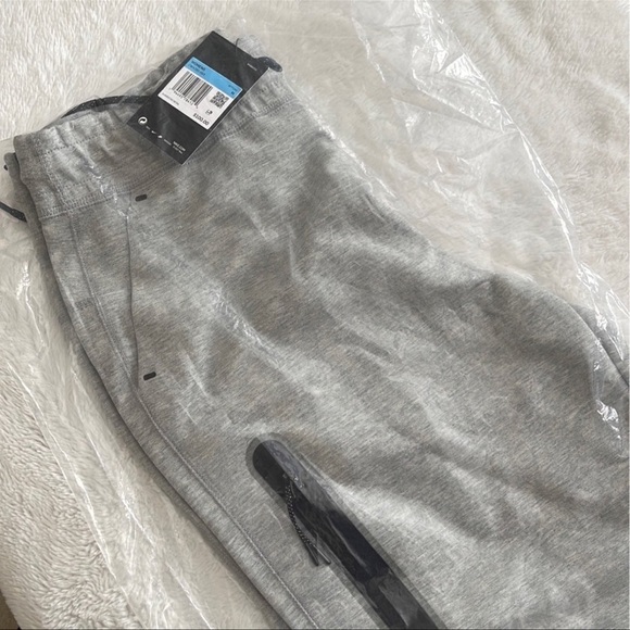 (NWT) Nike Tech Fleece Women’s Sweatpants in Gray, Medium - Picture 10 of 10